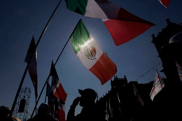 Claudia Sheinbaum, President Of Mexico, Offered A Message At The Zocalo In Mexico City, Where She Presented A Strategy To Strengthen The Economy With The United States Thousands of people accompany Claudia Sheinbaum, president of Mexico, in the Zocalo of Mexico City, Mexico, on March 9, 2025, where the president offers a message and presents a strategy to strengthen the economy with the United States after the pause in tariffs that she agrees with the government of her counterpart Donald Trump. Mexico City Mexico City Mexico  Copyright: xGerardoxVieyrax originalFilename: vieyra-notitle250309_npoAG.jpg