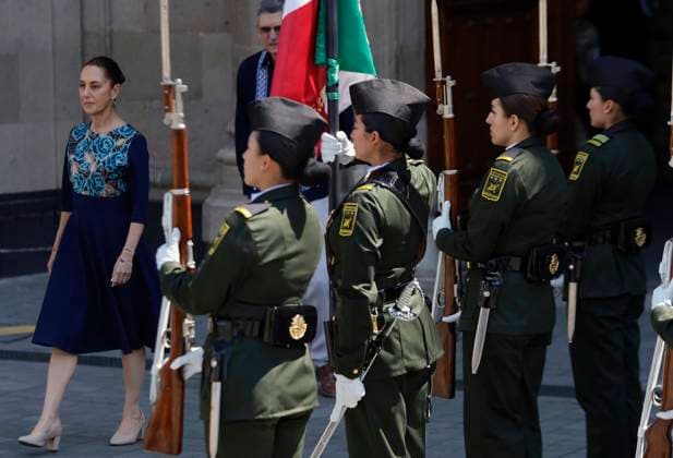 Claudia Sheinbaum, President Of Mexico, Offered A Message At The Zocalo In Mexico City, Where She Presented A Strategy To Strengthen The Economy With The United States Claudia Sheinbaum, president of Mexico, leaves the National Palace in the Zocalo of Mexico City, Mexico, on March 9, 2025, to offer a message where she presents a strategy to strengthen the economy with the United States after the pause in tariffs that she agrees with the government of her counterpart Donald Trump. Mexico City Mexico City Mexico  Copyright: xGerardoxVieyrax originalFilename: vieyra-notitle250309_npZh2.jpg