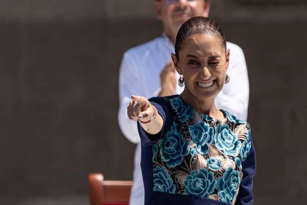 Bilder des Jahres 2025, News 03 März News Themen der Woche KW10 News Bilder des Tages March 9, 2025, Mexico City, Mexico: President CLAUDIA SHEINBAUM PARDO gave a report to thousands of citizens in the Zocalo of Mexico City on the agreement reached with the US government of Donald Trump, with which the imposition of tariffs on Mexico was postponed for one month. .The event was attended by cabinet members and governors from across the country. Mexico City Mexico - ZUMAl178 20250309_znp_l178_052 Copyright: xCristianxLeyvax