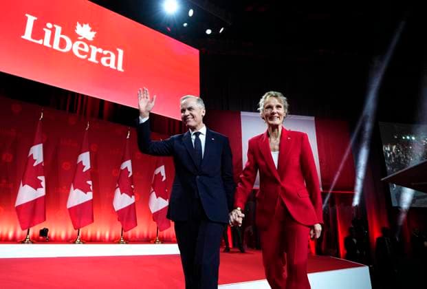 Kanada, Mark Carney wird neuer Premierminister, Archivbilder March 9, 2025, Ottawa, On, Canada: Mark Carney, Leader of the Liberal Party of Canada, walks with his wife Diana Fox Carney, after making his speech after being announced the winner at the Liberal Leadership Event in Ottawa, on Sunday, March 9, 2025. Ottawa Canada - ZUMAc35_ 20250309_zaf_c35_163 Copyright: xJustinxTangx