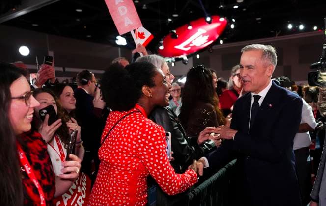 Kanada, Mark Carney wird neuer Premierminister, Archivbilder March 9, 2025, Ottawa, Ontario, Canada: Liberal Party of Canada Leader Mark Carney shakes hands with attendees after being declared winner at the Liberal leadership announcement event in Ottawa, Sunday, March 9, 2025. Ottawa Canada  - ZUMAc35_ 20250309_zaf_c35_216 Copyright: xSeanxKilpatrickx