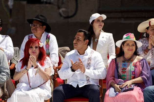 Claudia Sheinbaum, presidenta de Mexico preside Asamblea Informativa en el Zocalo Ciudad de Mexico, Mexico, 9 de marzo de 2025.- Las gobernadores de Campeche, Layda Sansores; la Jefa de Gobierno de la Ciudad de Mexico, Clara Brugada Molina y de Chiapas, Eduardo Ramirez, durante la Asamblea Informativa de la presidenta de Mexico, Claudia Sheinbaum Pardo, en el Zocalo en la Ciudad de Mexico. Copyright: xLuisxBarronx xEyepixxGroupx LB_09032025_146363