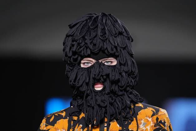 Lisbon Fashion Week in Lisboa, Portugal - 09 Mar 2025 A model walks the runway during Nuno Baltazar fashion show at ModaLisboa Capital, Lisbon Fashion Week in Lisboa. Lisbon Portugal Copyright: xBrunoxdexCarvalhox xSOPAxImagesx brunodecarvalho_mlxcapital-3246
