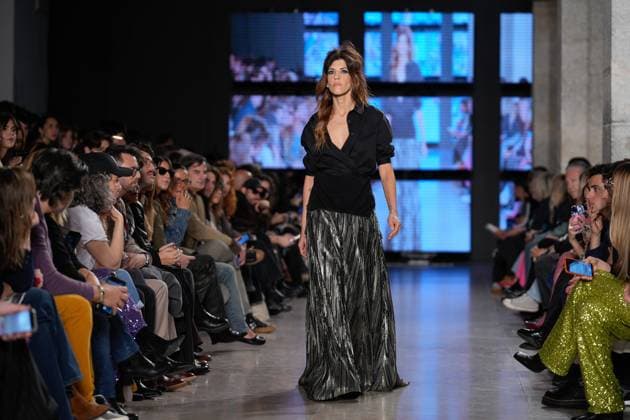 Lisbon Fashion Week in Lisboa, Portugal - 09 Mar 2025 A model walks the runway during Nuno Baltazar fashion show at ModaLisboa Capital, Lisbon Fashion Week in Lisboa. Lisbon Portugal Copyright: xBrunoxdexCarvalhox xSOPAxImagesx brunodecarvalho_mlxcapital-3291