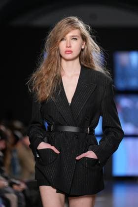 Lisbon Fashion Week in Lisboa, Portugal - 09 Mar 2025 A model walks the runway during Nuno Baltazar fashion show at ModaLisboa Capital, Lisbon Fashion Week in Lisboa. Lisbon Portugal Copyright: xBrunoxdexCarvalhox xSOPAxImagesx brunodecarvalho_mlxcapital-3308