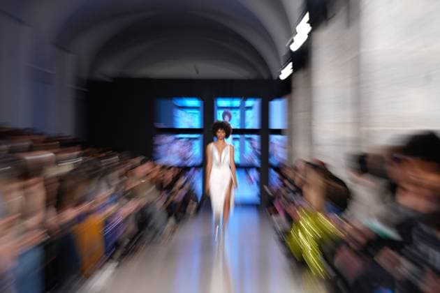 Lisbon Fashion Week in Lisboa, Portugal - 09 Mar 2025 A model walks the runway during Nuno Baltazar fashion show at ModaLisboa Capital, Lisbon Fashion Week in Lisboa. Lisbon Portugal Copyright: xBrunoxdexCarvalhox xSOPAxImagesx brunodecarvalho_mlxcapital-3325