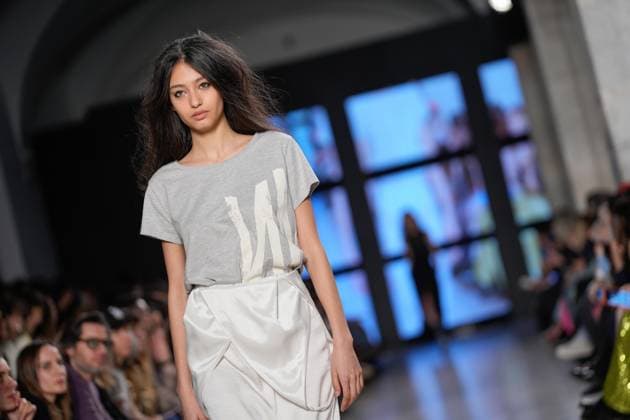 Lisbon Fashion Week in Lisboa, Portugal - 09 Mar 2025 A model walks the runway during Nuno Baltazar fashion show at ModaLisboa Capital, Lisbon Fashion Week in Lisboa. Lisbon Portugal Copyright: xBrunoxdexCarvalhox xSOPAxImagesx brunodecarvalho_mlxcapital-3365