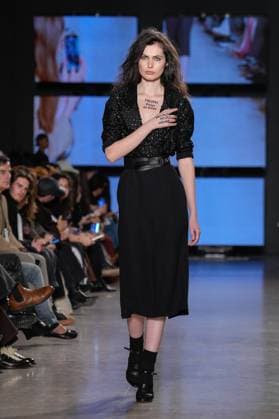 Lisbon Fashion Week in Lisboa, Portugal - 09 Mar 2025 A model walks the runway during Nuno Baltazar fashion show at ModaLisboa Capital, Lisbon Fashion Week in Lisboa. Lisbon Portugal Copyright: xBrunoxdexCarvalhox xSOPAxImagesx brunodecarvalho_mlxcapital-3417