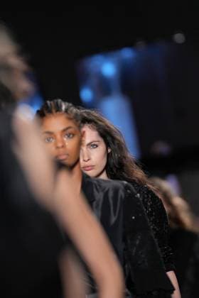 Lisbon Fashion Week in Lisboa, Portugal - 09 Mar 2025 A model walks the runway during Nuno Baltazar fashion show at ModaLisboa Capital, Lisbon Fashion Week in Lisboa. Lisbon Portugal Copyright: xBrunoxdexCarvalhox xSOPAxImagesx brunodecarvalho_mlxcapital-3469