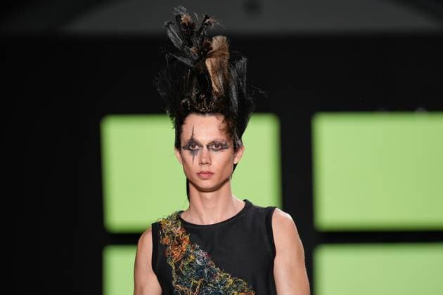 Lisbon Fashion Week in Lisboa, Portugal - 09 Mar 2025 A model walks the runway during Valentim Quaresma fashion show at ModaLisboa Capital, Lisbon Fashion Week in Lisboa. Lisbon Portugal Copyright: xBrunoxdexCarvalhox xSOPAxImagesx brunodecarvalho_mlxcapital-4023