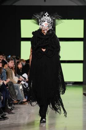 Lisbon Fashion Week in Lisboa, Portugal - 09 Mar 2025 A model walks the runway during Valentim Quaresma fashion show at ModaLisboa Capital, Lisbon Fashion Week in Lisboa. Lisbon Portugal Copyright: xBrunoxdexCarvalhox xSOPAxImagesx brunodecarvalho_mlxcapital-4038