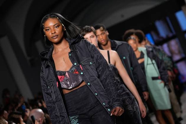 Lisbon Fashion Week in Lisboa, Portugal - 09 Mar 2025 A model walks the runway during Duartehajime fashion show at ModaLisboa Capital, Lisbon Fashion Week in Lisboa. Lisbon Portugal Copyright: xBrunoxdexCarvalhox xSOPAxImagesx brunodecarvalho_mlxcapital-4232