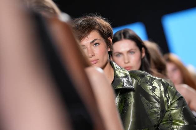 Lisbon Fashion Week in Lisboa, Portugal - 09 Mar 2025 A model walks the runway during Goncalo Peixoto fashion show at ModaLisboa Capital, Lisbon Fashion Week in Lisboa. Lisbon Portugal Copyright: xBrunoxdexCarvalhox xSOPAxImagesx brunodecarvalho_mlxcapital-4629