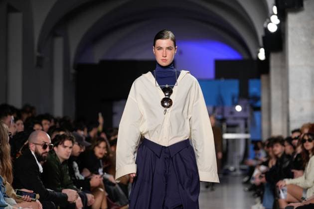 Lisbon Fashion Week in Lisboa, Portugal - 09 Mar 2025 A model walks the runway during Dino Alves fashion show at ModaLisboa Capital, Lisbon Fashion Week in Lisboa. Lisbon Portugal Copyright: xBrunoxdexCarvalhox xSOPAxImagesx brunodecarvalho_mlxcapital-5440