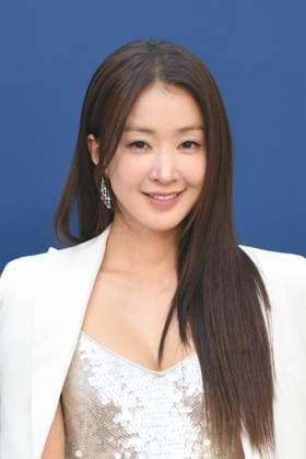 PFW Akris Front Row Lee Si-young attending the Akris Womenswear Fall Winter 2025-2026 show as part of Paris Fashion Week in Paris, France on March 09, 2025. Photo by Aurore Marechal ABACAPRESS.COM Paris France  Copyright: xMarechalxAurore ABACAx