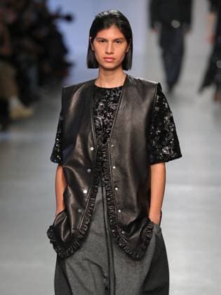 PFW - Niccolo Pasqualetti Runway A model walks the runway during the Niccolo Pasqualetti Womenswear Fall Winter 2025-2026 show as part of Paris Fashion Week at Palais De Tokyo on March 09, 2025 in Paris, France. Photo by Alain-gil Gonzalez ABACAPRESS.COM Paris France  Copyright: xGonzalezxAlain-Gil ABACAx