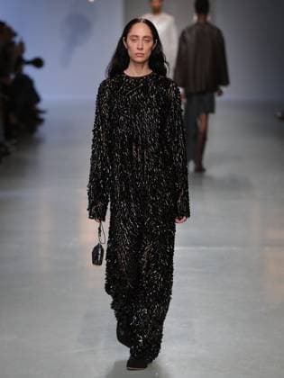 PFW - Niccolo Pasqualetti Runway A model walks the runway during the Niccolo Pasqualetti Womenswear Fall Winter 2025-2026 show as part of Paris Fashion Week at Palais De Tokyo on March 09, 2025 in Paris, France. Photo by Alain-gil Gonzalez ABACAPRESS.COM Paris France  Copyright: xGonzalezxAlain-Gil ABACAx