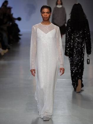 PFW - Niccolo Pasqualetti Runway A model walks the runway during the Niccolo Pasqualetti Womenswear Fall Winter 2025-2026 show as part of Paris Fashion Week at Palais De Tokyo on March 09, 2025 in Paris, France. Photo by Alain-gil Gonzalez ABACAPRESS.COM Paris France  Copyright: xGonzalezxAlain-Gil ABACAx