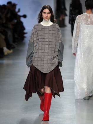 PFW - Niccolo Pasqualetti Runway A model walks the runway during the Niccolo Pasqualetti Womenswear Fall Winter 2025-2026 show as part of Paris Fashion Week at Palais De Tokyo on March 09, 2025 in Paris, France. Photo by Alain-gil Gonzalez ABACAPRESS.COM Paris France  Copyright: xGonzalezxAlain-Gil ABACAx