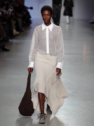 PFW - Niccolo Pasqualetti Runway A model walks the runway during the Niccolo Pasqualetti Womenswear Fall Winter 2025-2026 show as part of Paris Fashion Week at Palais De Tokyo on March 09, 2025 in Paris, France. Photo by Alain-gil Gonzalez ABACAPRESS.COM Paris France  Copyright: xGonzalezxAlain-Gil ABACAx