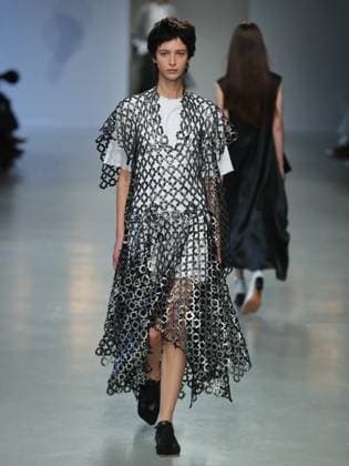 PFW - Niccolo Pasqualetti Runway A model walks the runway during the Niccolo Pasqualetti Womenswear Fall Winter 2025-2026 show as part of Paris Fashion Week at Palais De Tokyo on March 09, 2025 in Paris, France. Photo by Alain-gil Gonzalez ABACAPRESS.COM Paris France  Copyright: xGonzalezxAlain-Gil ABACAx