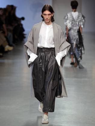 PFW - Niccolo Pasqualetti Runway A model walks the runway during the Niccolo Pasqualetti Womenswear Fall Winter 2025-2026 show as part of Paris Fashion Week at Palais De Tokyo on March 09, 2025 in Paris, France. Photo by Alain-gil Gonzalez ABACAPRESS.COM Paris France  Copyright: xGonzalezxAlain-Gil ABACAx
