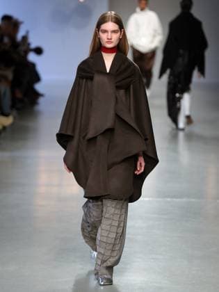 PFW - Niccolo Pasqualetti Runway A model walks the runway during the Niccolo Pasqualetti Womenswear Fall Winter 2025-2026 show as part of Paris Fashion Week at Palais De Tokyo on March 09, 2025 in Paris, France. Photo by Alain-gil Gonzalez ABACAPRESS.COM Paris France  Copyright: xGonzalezxAlain-Gil ABACAx