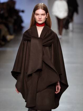PFW - Niccolo Pasqualetti Runway A model walks the runway during the Niccolo Pasqualetti Womenswear Fall Winter 2025-2026 show as part of Paris Fashion Week at Palais De Tokyo on March 09, 2025 in Paris, France. Photo by Alain-gil Gonzalez ABACAPRESS.COM Paris France  Copyright: xGonzalezxAlain-Gil ABACAx
