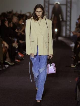 PFW - Ottolinger Runway A model walks the runway during the Ottolinger Womenswear Fall Winter 2025-2026 show as part of Paris Fashion Week at 13 rue de Santeuil on March 09, 2025 in Paris, France. Photo by Alain-gil Gonzalez ABACAPRESS.COM Paris France  Copyright: xGonzalezxAlain-Gil ABACAx
