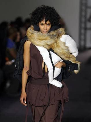 PFW - Ottolinger Runway A model walks the runway during the Ottolinger Womenswear Fall Winter 2025-2026 show as part of Paris Fashion Week at 13 rue de Santeuil on March 09, 2025 in Paris, France. Photo by Alain-gil Gonzalez ABACAPRESS.COM Paris France  Copyright: xGonzalezxAlain-Gil ABACAx