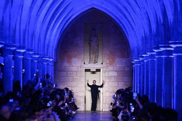 Entertainment Themen der Woche KW10 Entertainment Bilder des Tages PFW Akris Runway Designer Albert Kriemler makes an appearance on the runway during the Akris Womenswear Fall Winter 2025-2026 show as part of Paris Fashion Week in Paris, France on March 09, 2025. Photo by Aurore Marechal ABACAPRESS.COM Paris France  Copyright: xMarechalxAurore ABACAx