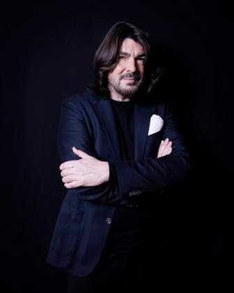 Stephane Rolland Portrait French fashion designer Stephane Rolland poses for a portrait session in Paris, France, on March 9, 2025. Photo by David Boyer ABACAPRESS.COM Paris France  Copyright: xBoyerxDavid ABACAx