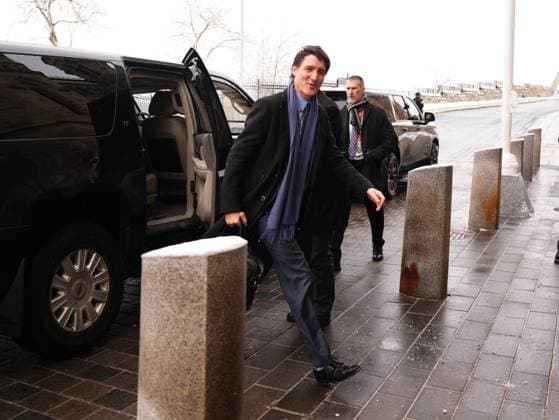 News Bilder des Tages March 10, 2025, Ottawa, On, Canada: Prime Minister Justin Trudeau arrives on Parliament Hill, Monday, March 10, 2025 in Ottawa. Ottawa Canada  - ZUMAc35_ 20250310_zaf_c35_009 Copyright: xSeanxKilpatrickx
