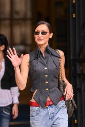 Bella Hadid à la sortie de lhôtel Ritz Paris en marge de la Fashion Weeek de Paris PFW Bella Hadid à la sortie de lhôtel Ritz Paris en marge de la Fashion Weeek de Paris PFW , in Paris, France, on March 10, 2025 Pierre Perusseau Bestimage Bella Hadid leaves the Ritz Paris hotel on the sidelines of Paris Fashion Week PFW , in Paris, France, on March 10, 2025 Paris France  Copyright: xPerusseaux-xDaxSilvax xBestimagexPerusseaux-xDaxSilvax xBestimagex
