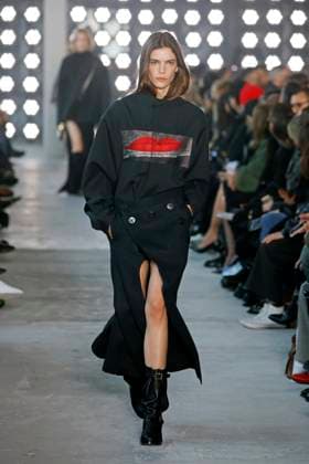 Sacai Runway - Fall Winter 2025-2026 Paris Fashion Week Sacai Runway - Fall Winter 2025-2026 Paris Fashion Week, March 2025, Credit:Zeppelin Avalon  Copyright: xZeppelinx xAvalonx 0974317370