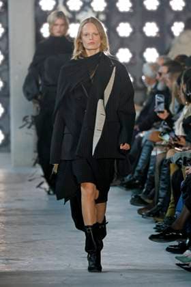 Sacai Runway - Fall Winter 2025-2026 Paris Fashion Week Sacai Runway - Fall Winter 2025-2026 Paris Fashion Week, March 2025, Credit:Zeppelin Avalon  Copyright: xZeppelinx xAvalonx 0974317406