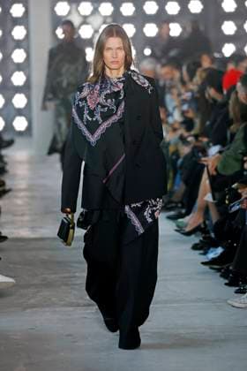 Sacai Runway - Fall Winter 2025-2026 Paris Fashion Week Sacai Runway - Fall Winter 2025-2026 Paris Fashion Week, March 2025, Credit:Zeppelin Avalon  Copyright: xZeppelinx xAvalonx 0974317413