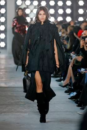 Sacai Runway - Fall Winter 2025-2026 Paris Fashion Week Sacai Runway - Fall Winter 2025-2026 Paris Fashion Week, March 2025, Credit:Zeppelin Avalon  Copyright: xZeppelinx xAvalonx 0974317492