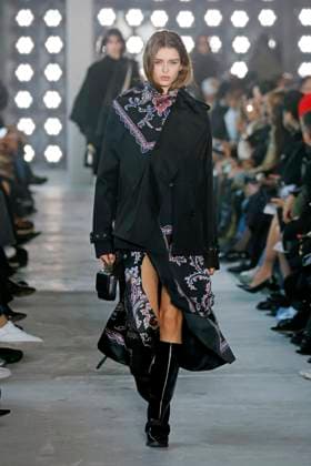 Sacai Runway - Fall Winter 2025-2026 Paris Fashion Week Sacai Runway - Fall Winter 2025-2026 Paris Fashion Week, March 2025, Credit:Zeppelin Avalon  Copyright: xZeppelinx xAvalonx 0974317499