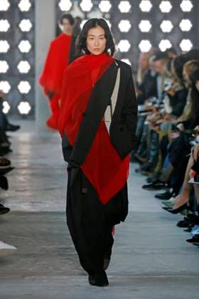 Sacai Runway - Fall Winter 2025-2026 Paris Fashion Week Sacai Runway - Fall Winter 2025-2026 Paris Fashion Week, March 2025, Credit:Zeppelin Avalon  Copyright: xZeppelinx xAvalonx 0974317561