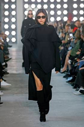 Sacai Runway - Fall Winter 2025-2026 Paris Fashion Week Sacai Runway - Fall Winter 2025-2026 Paris Fashion Week, March 2025, Credit:Zeppelin Avalon  Copyright: xZeppelinx xAvalonx 0974317650