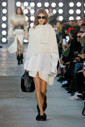 Sacai Runway - Fall Winter 2025-2026 Paris Fashion Week Sacai Runway - Fall Winter 2025-2026 Paris Fashion Week, March 2025, Credit:Zeppelin Avalon  Copyright: xZeppelinx xAvalonx 0974317676