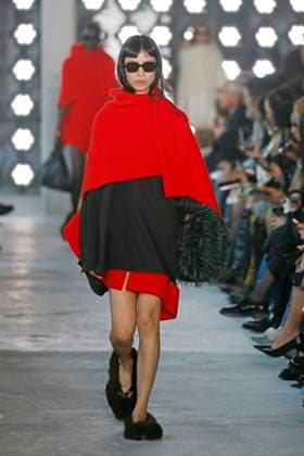 Sacai Runway - Fall Winter 2025-2026 Paris Fashion Week Sacai Runway - Fall Winter 2025-2026 Paris Fashion Week, March 2025, Credit:Zeppelin Avalon  Copyright: xZeppelinx xAvalonx 0974317744