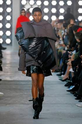 Sacai Runway - Fall Winter 2025-2026 Paris Fashion Week Sacai Runway - Fall Winter 2025-2026 Paris Fashion Week, March 2025, Credit:Zeppelin Avalon  Copyright: xZeppelinx xAvalonx 0974317772