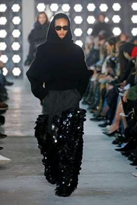 Sacai Runway - Fall Winter 2025-2026 Paris Fashion Week Sacai Runway - Fall Winter 2025-2026 Paris Fashion Week, March 2025, Credit:Zeppelin Avalon  Copyright: xZeppelinx xAvalonx 0974317777