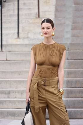 Arrivals at the Zimmermann Fashion Collection Ready to Wear Fall Winter 2025 2026 show during Paris Fashion Week PFW Guest aux arrivées au défilé Zimmermann Mode Collection Prêt à Porter Automne Hiver 2025 2026 lors de la Fashion Week de Paris PFW , à Paris, France, le 10 mùars 2025 Denis Guignebourg Bestimage Aarrivals at the Zimmermann Fashion Collection Ready to Wear Fall Winter 2025 2026 show during Paris Fashion Week PFW , in Paris, France, on March 10, 2025 Paris France  Copyright: xDenisxGuignebourgx xBestimagexDenisxGuignebourgx xBestimagex