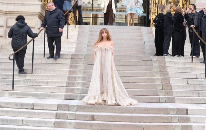 Arrivals at the Zimmermann Fashion Collection Ready to Wear Fall Winter 2025 2026 show during Paris Fashion Week PFW Guest aux arrivées au défilé Zimmermann Mode Collection Prêt à Porter Automne Hiver 2025 2026 lors de la Fashion Week de Paris PFW , à Paris, France, le 10 mùars 2025 Denis Guignebourg Bestimage Aarrivals at the Zimmermann Fashion Collection Ready to Wear Fall Winter 2025 2026 show during Paris Fashion Week PFW , in Paris, France, on March 10, 2025 Paris France  Copyright: xDenisxGuignebourgx xBestimagexDenisxGuignebourgx xBestimagex