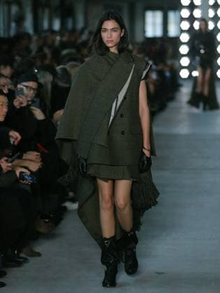 PFW - Sacai Runway Model walks the runway at the Sacai Fashion show during the Paris Fashion Week on March 10, 2025 in Paris, France. Photo by Alain-Gil Gonzalez ABACAPRESS.COM Paris France  Copyright: xGonzalezxAlain-Gil ABACAx
