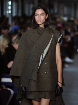 PFW - Sacai Runway Model walks the runway at the Sacai Fashion show during the Paris Fashion Week on March 10, 2025 in Paris, France. Photo by Alain-Gil Gonzalez ABACAPRESS.COM Paris France  Copyright: xGonzalezxAlain-Gil ABACAx