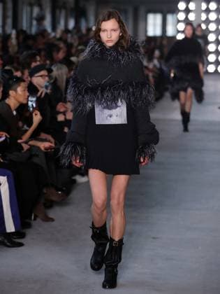 PFW - Sacai Runway Model walks the runway at the Sacai Fashion show during the Paris Fashion Week on March 10, 2025 in Paris, France. Photo by Alain-Gil Gonzalez ABACAPRESS.COM Paris France  Copyright: xGonzalezxAlain-Gil ABACAx
